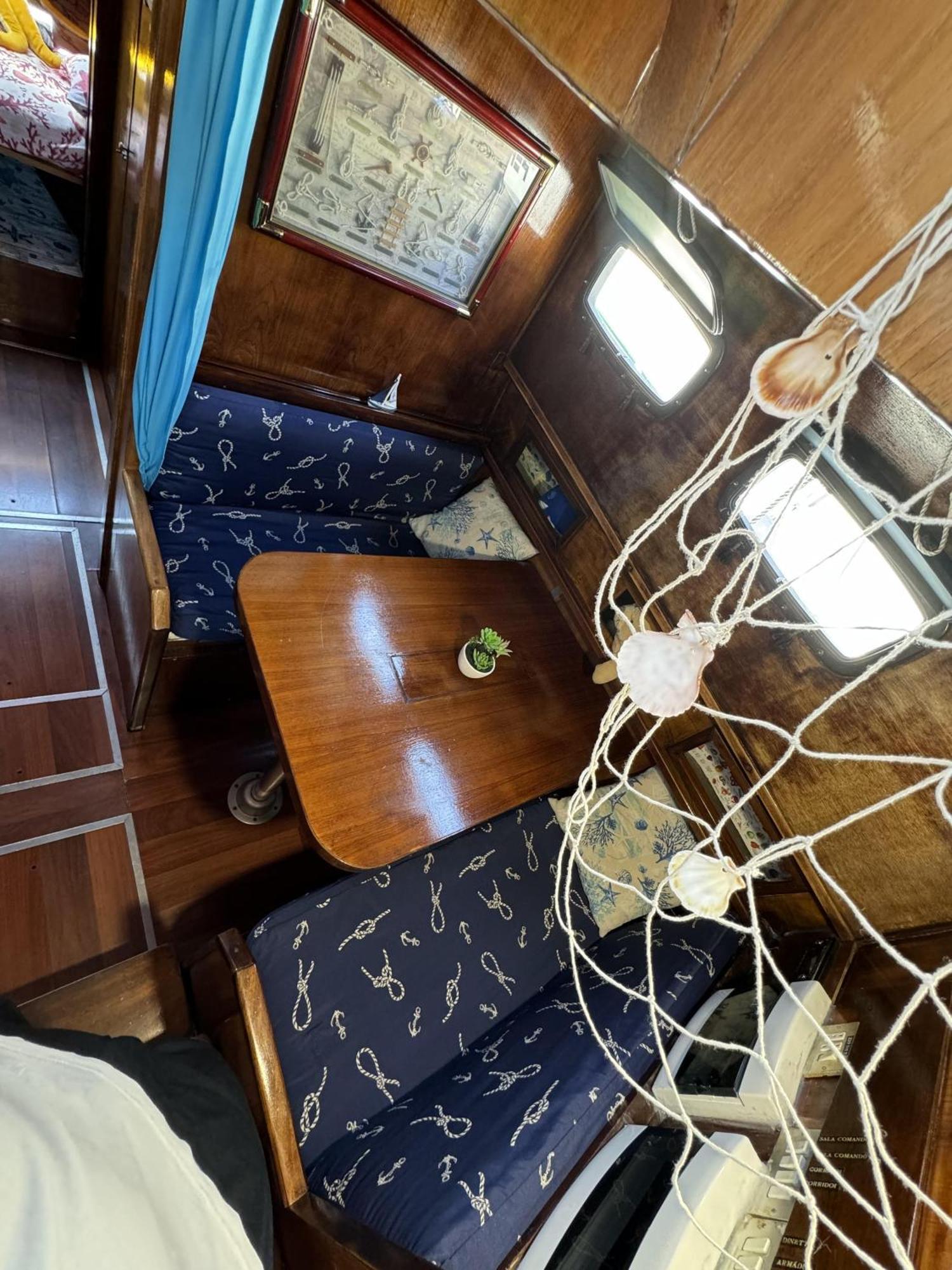 Botel Aloha Jak's Boat Alassio